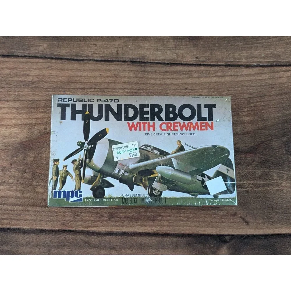 Sealed MPC Republic P-47D Thunderbolt WITH CREWMEN‎